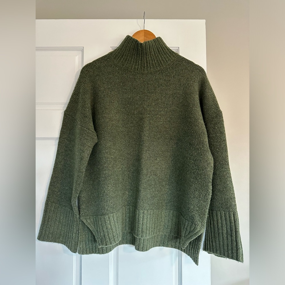 Green oversized turtleneck sweater Abercrombie & Fitch